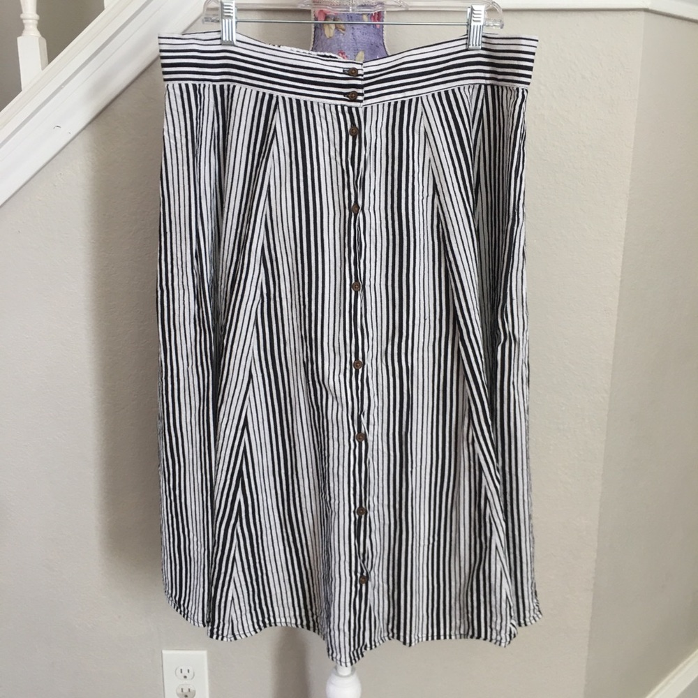 Universal Thread high waisted skirt